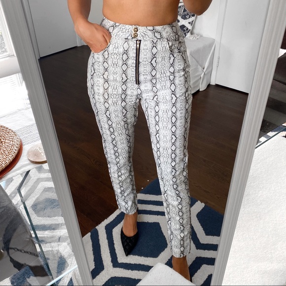 ☑️ PRETTY LITTLE THING BLACK WHITE SNAKESKIN HIGH WAIST PANTS! - Picture 6 of 11